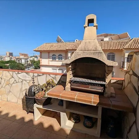 Sea View Penthouse דירה